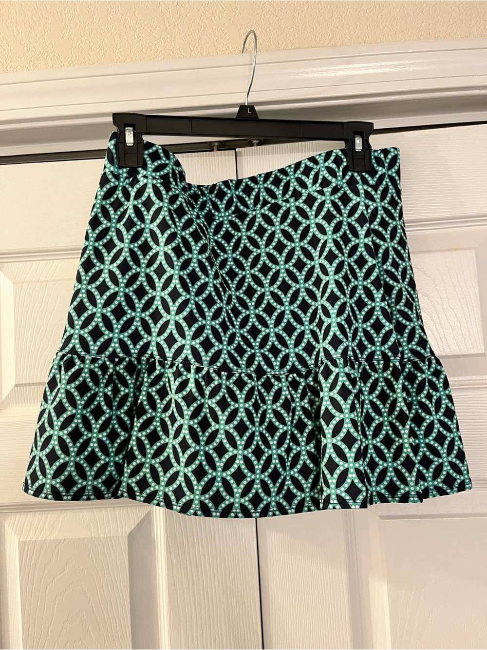 crown & ivy Black and Aqua Geometric Ruffle Mini Skirt